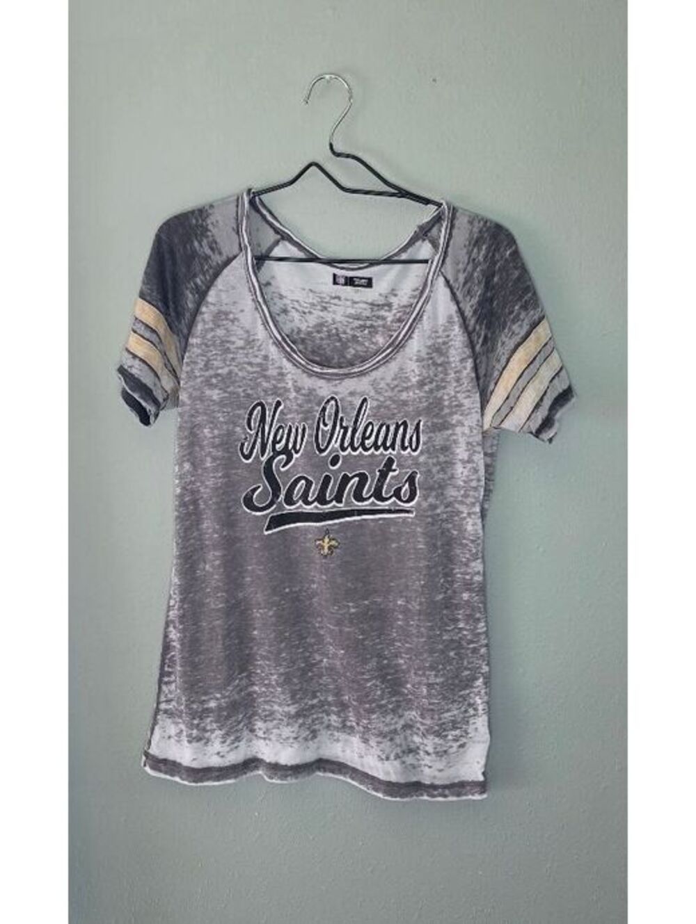 New Orleans Saints Women's M Burnout Distressed NFL Team Apparel T-Shirt